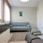 Modern Escape * Βάρνα