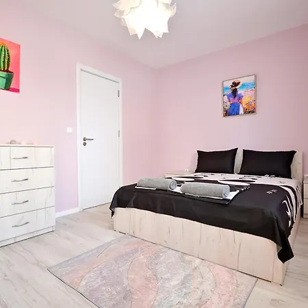 Modern Escape Apartman Várna